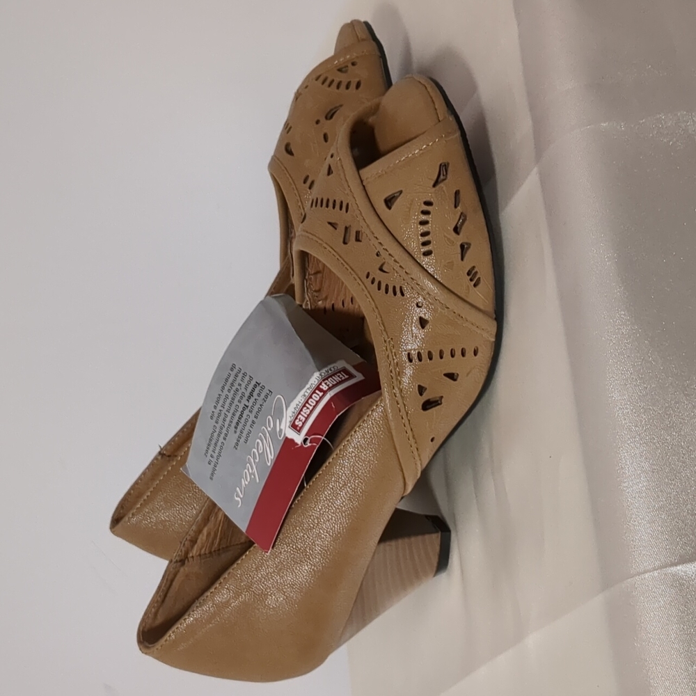 Nwt Tender Tootsies Heels Size 8M